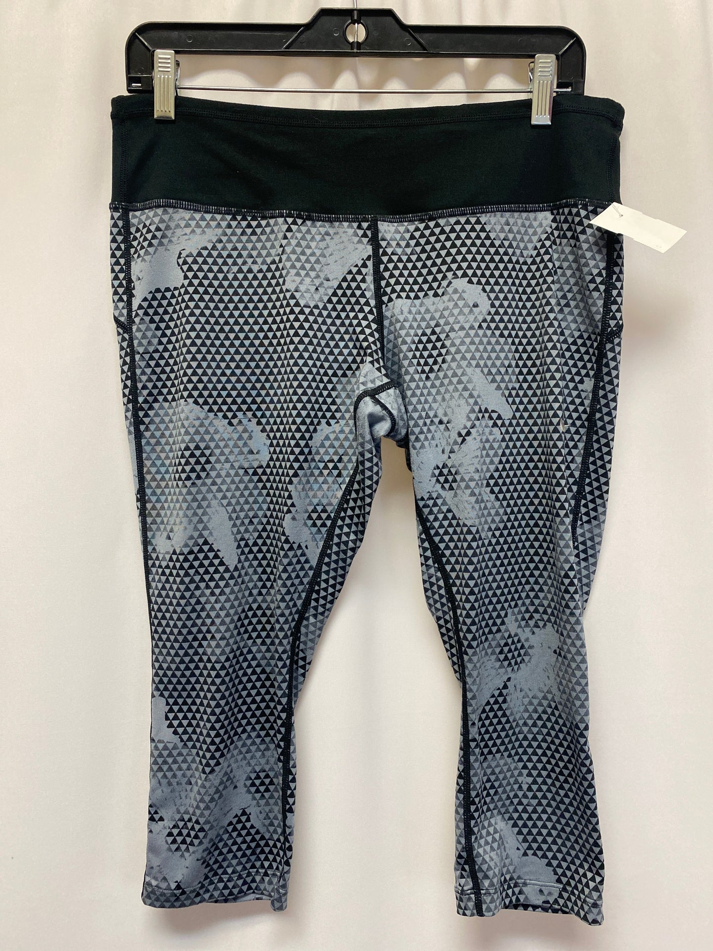 Grey Athletic Capris Nike, Size L