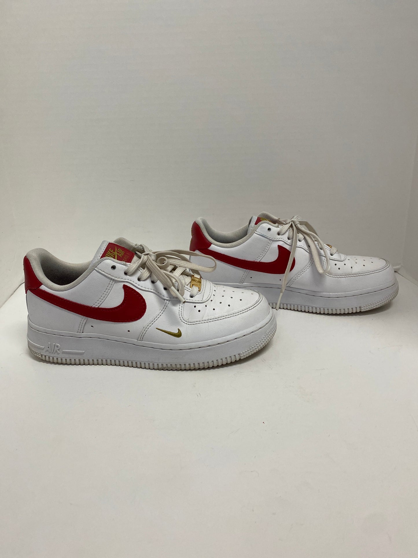 Shoes Sneakers By Nike In Red & White, Size: 7.5