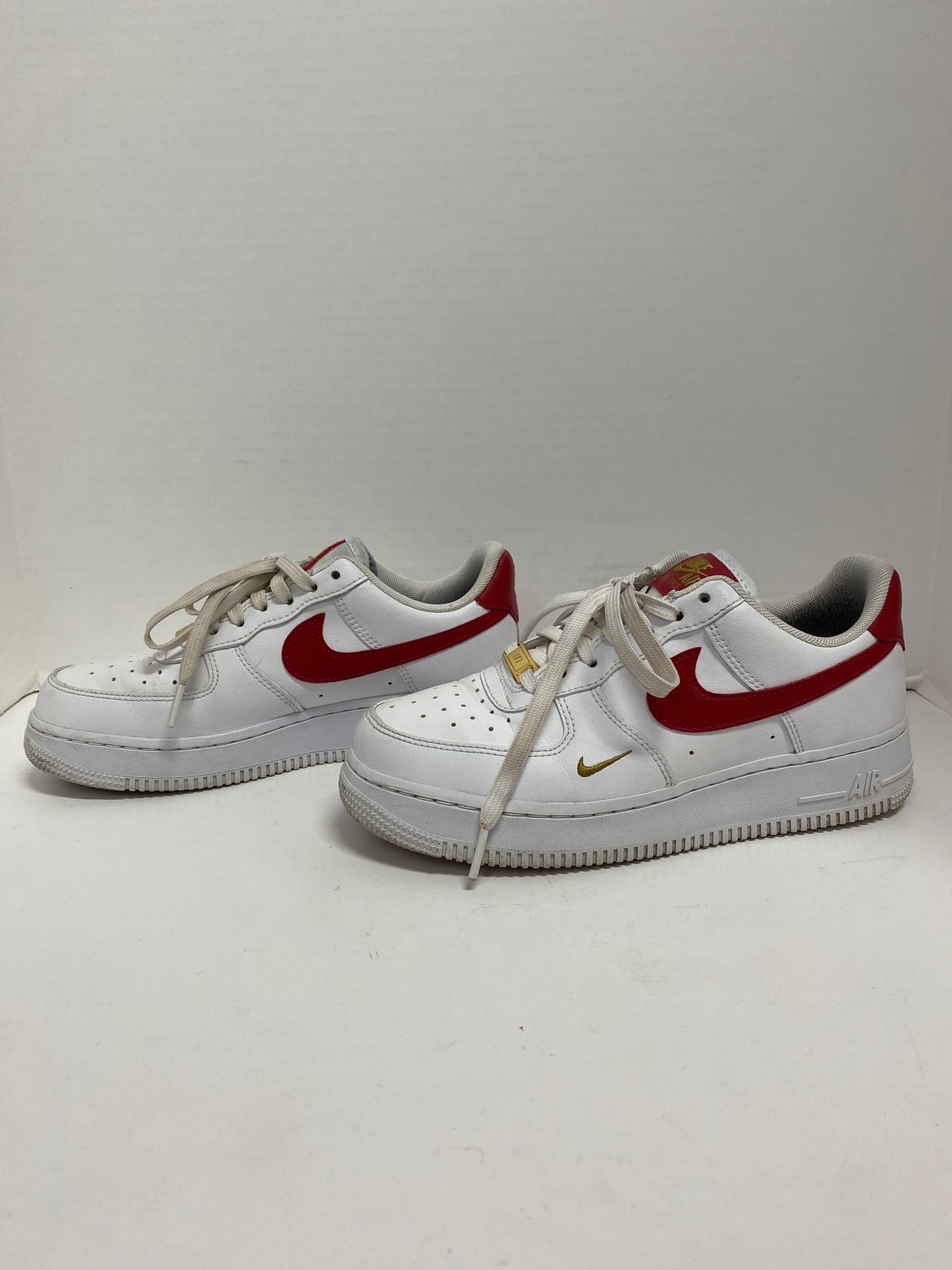 Shoes Sneakers By Nike In Red & White, Size: 7.5