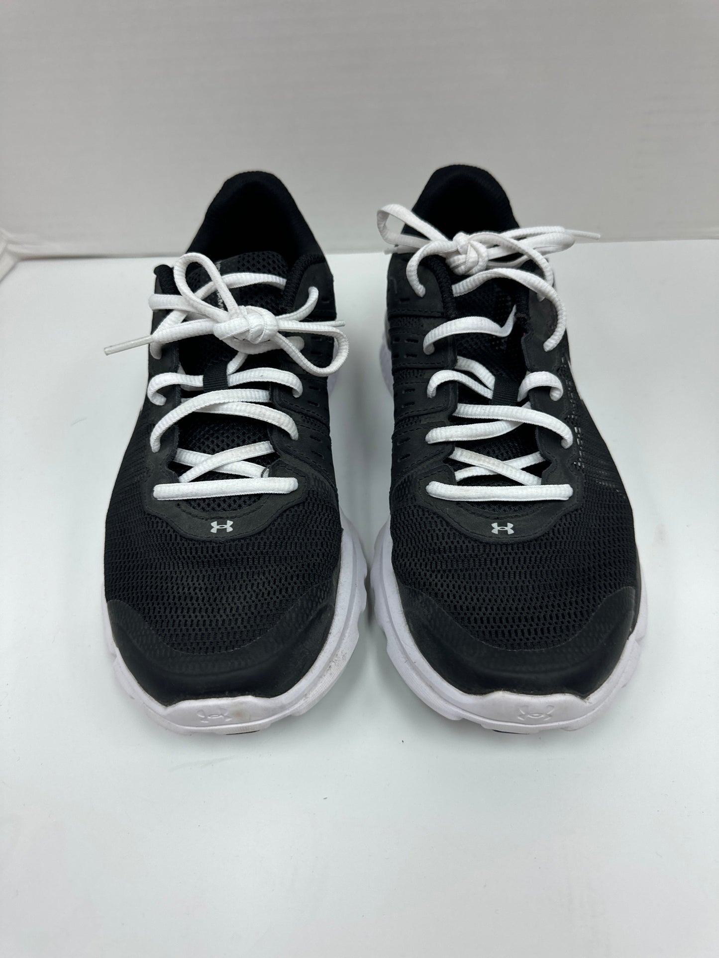 Shoes Athletic By Under Armour In Black & White, Size: 9