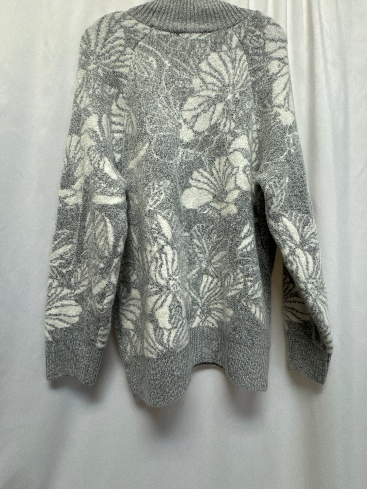 Sweater By Liz Claiborne In Grey, Size: Xl