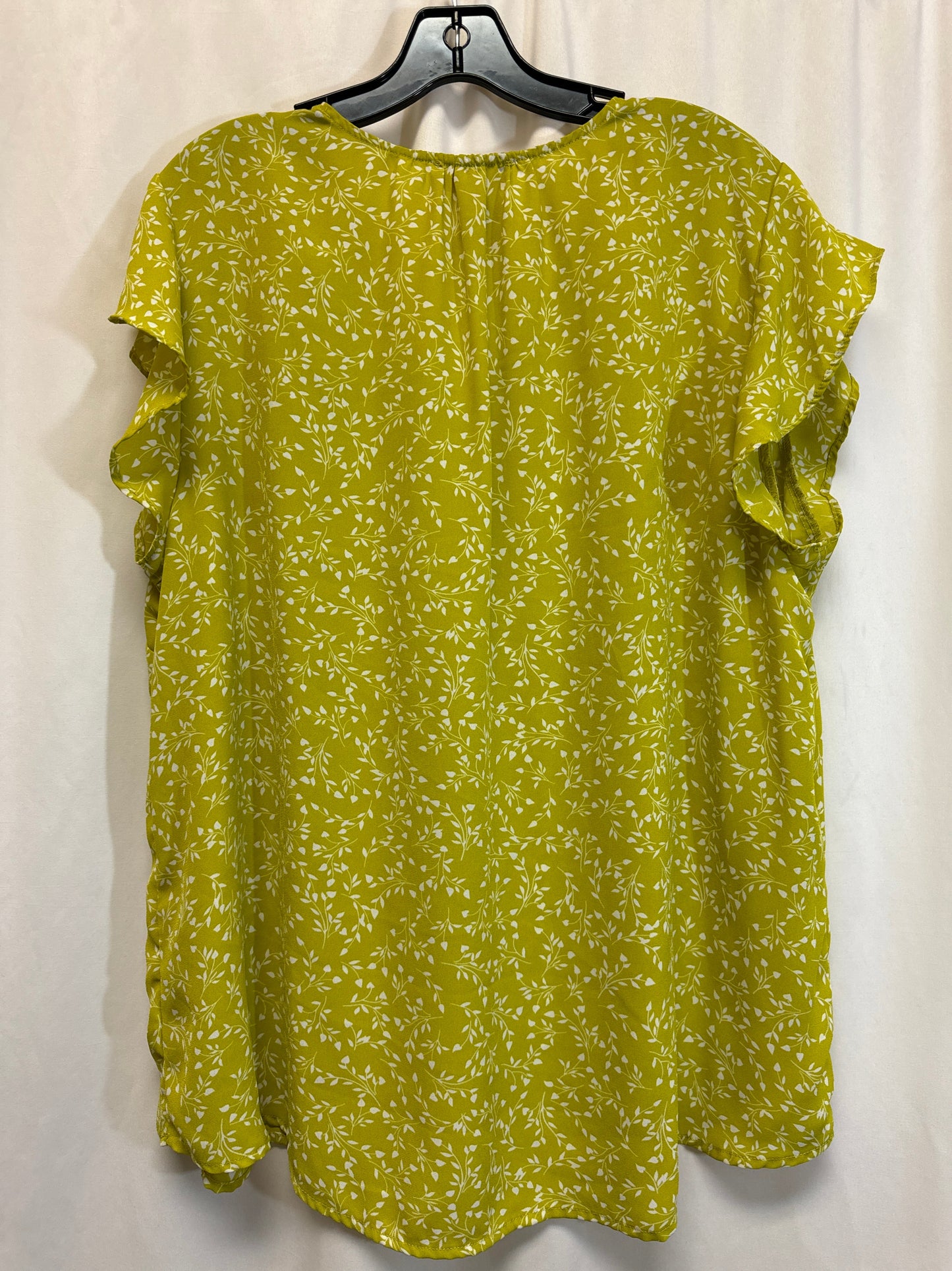 Top Short Sleeve By Cynthia Rowley In Green, Size: 1x