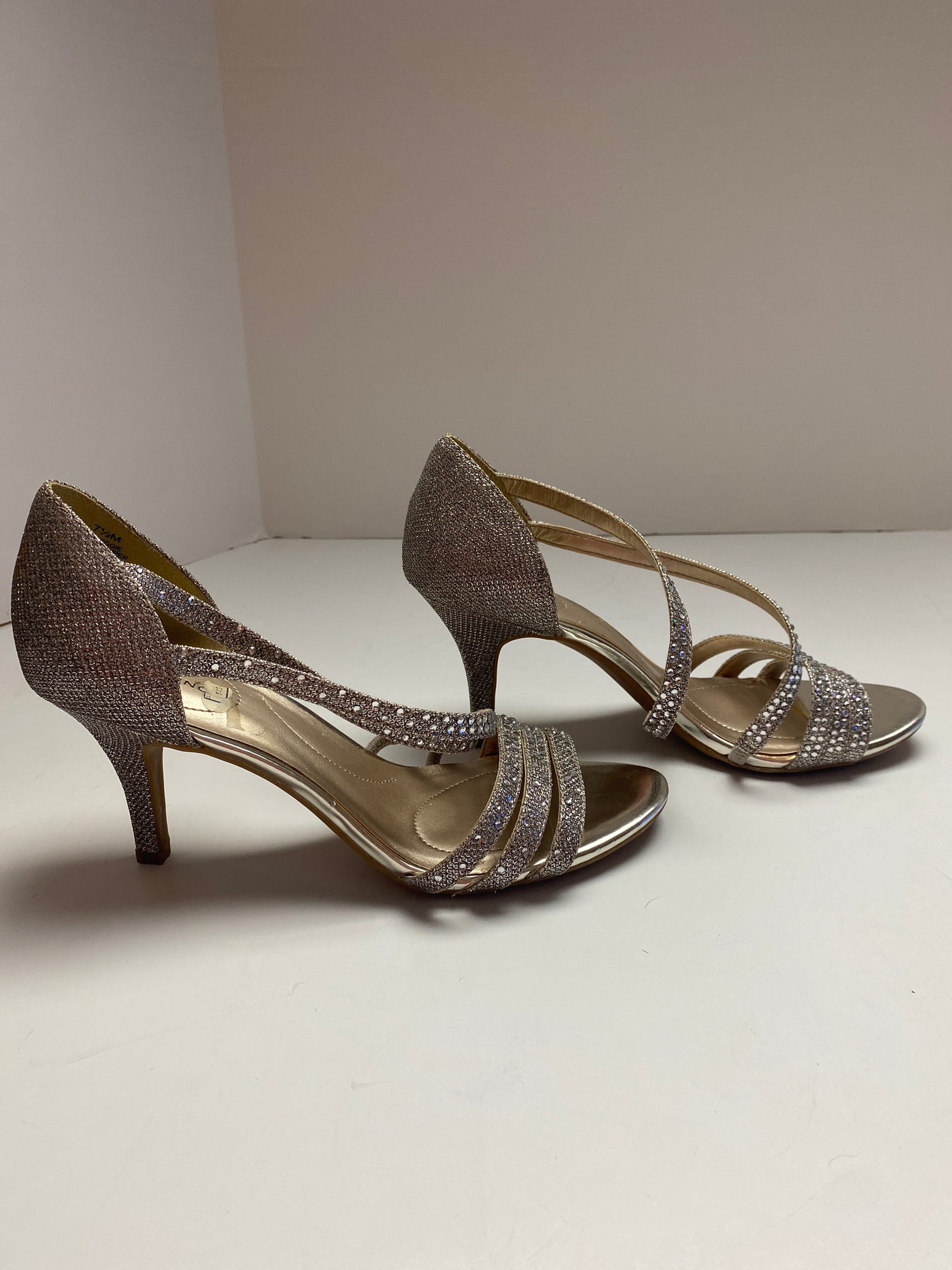 Shoes Heels Stiletto By Bandolino In Gold, Size: 7.5