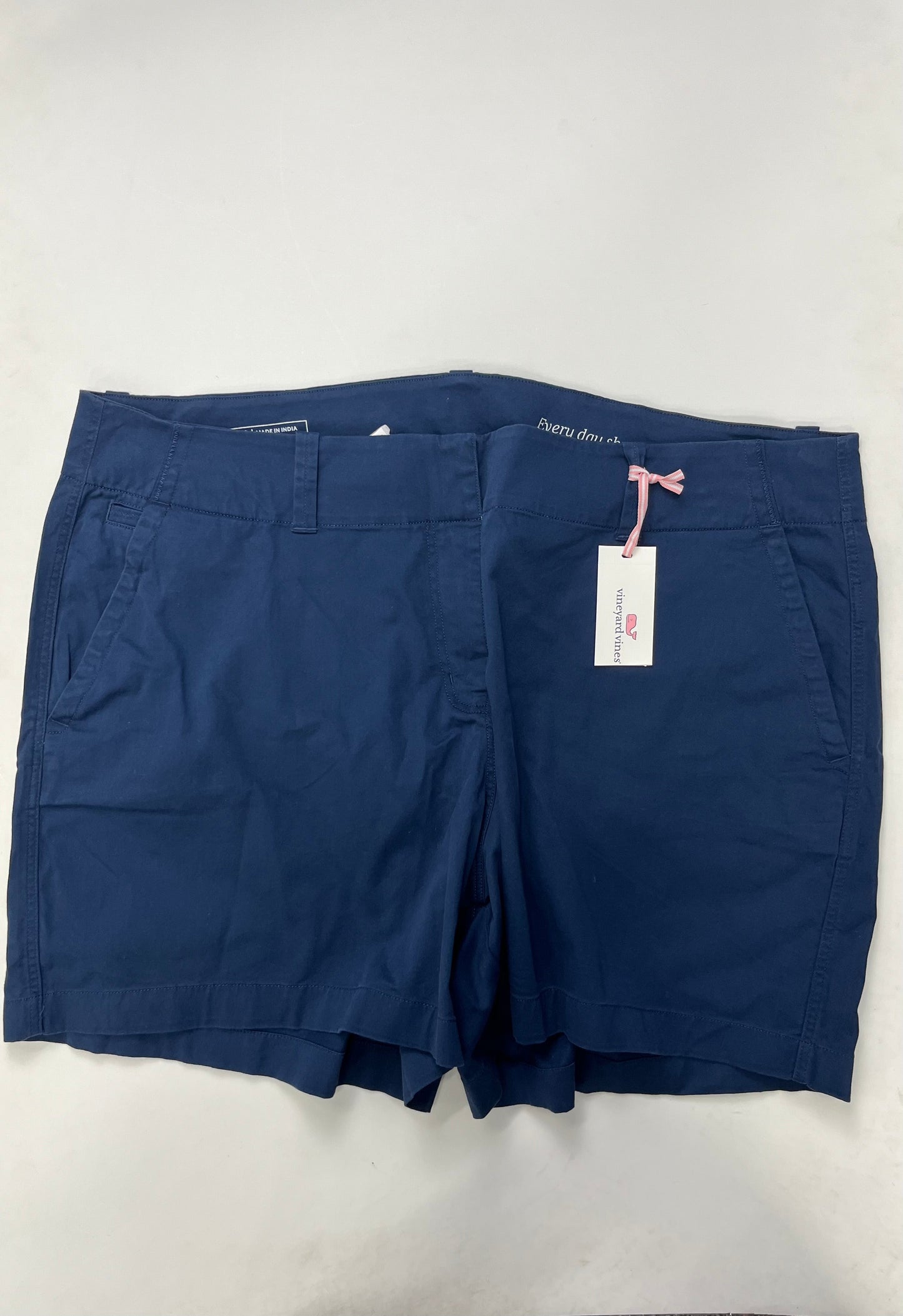 Navy Shorts Vineyard Vines, Size 20