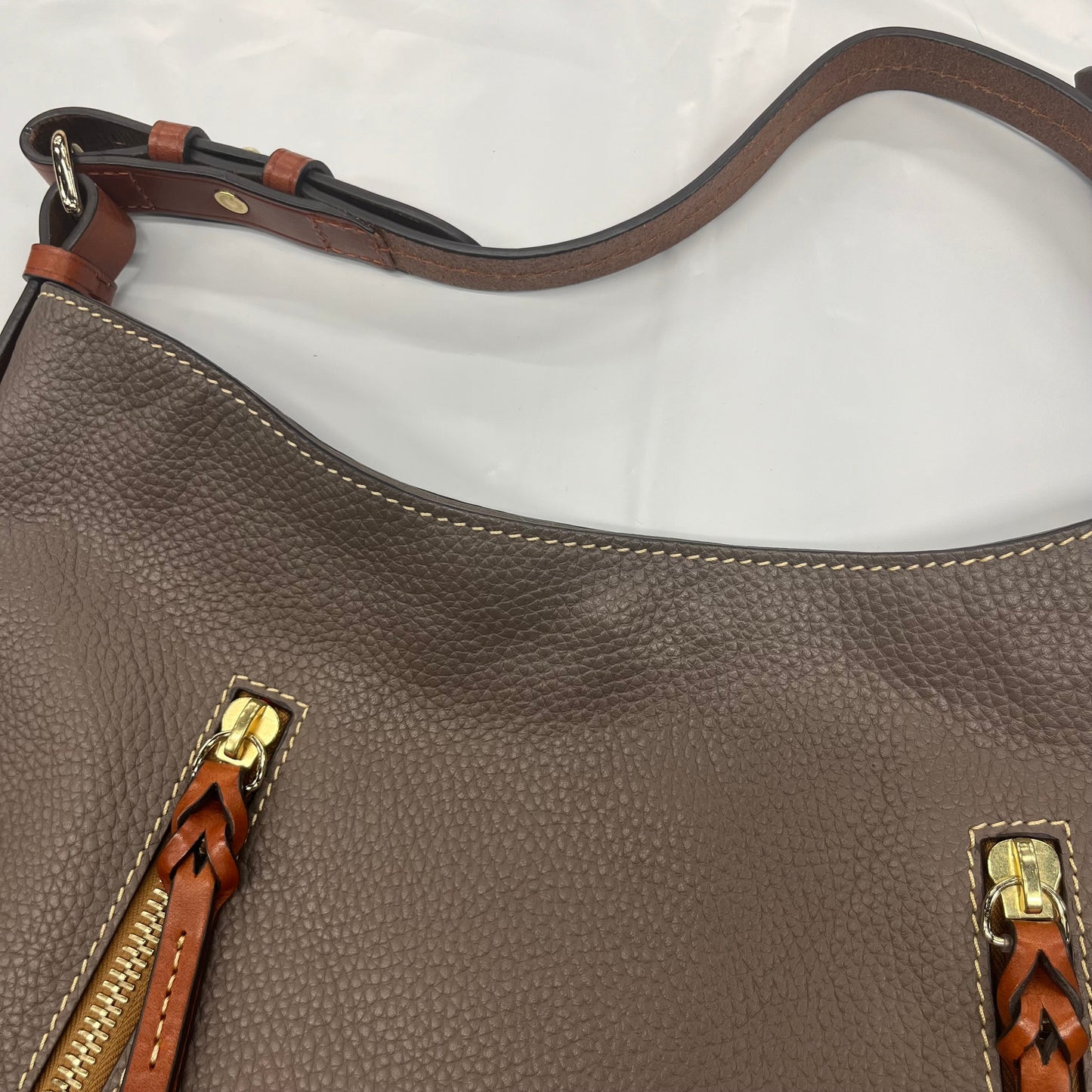 Handbag Designer Dooney And Bourke O, Size Large