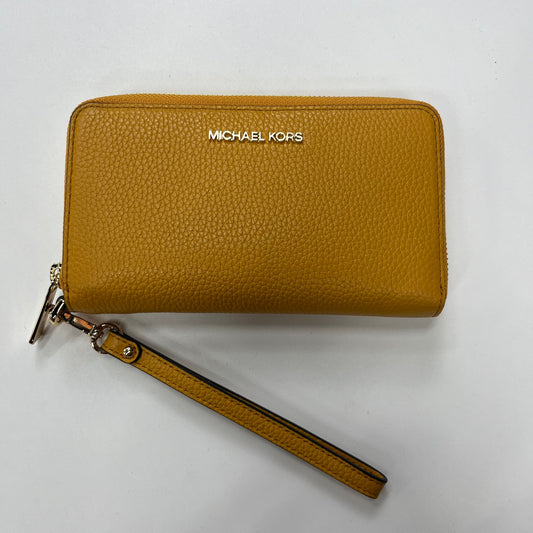 Wristlet Michael Kors NWT, Size Medium