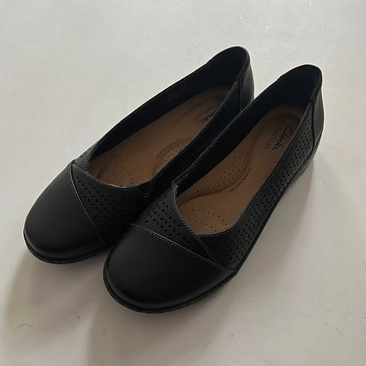 Shoes Flats Ballet By Clarks In Black, Size: 10