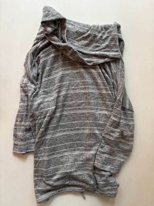 Top Long Sleeve By Green Envelope In Grey, Size: 1x