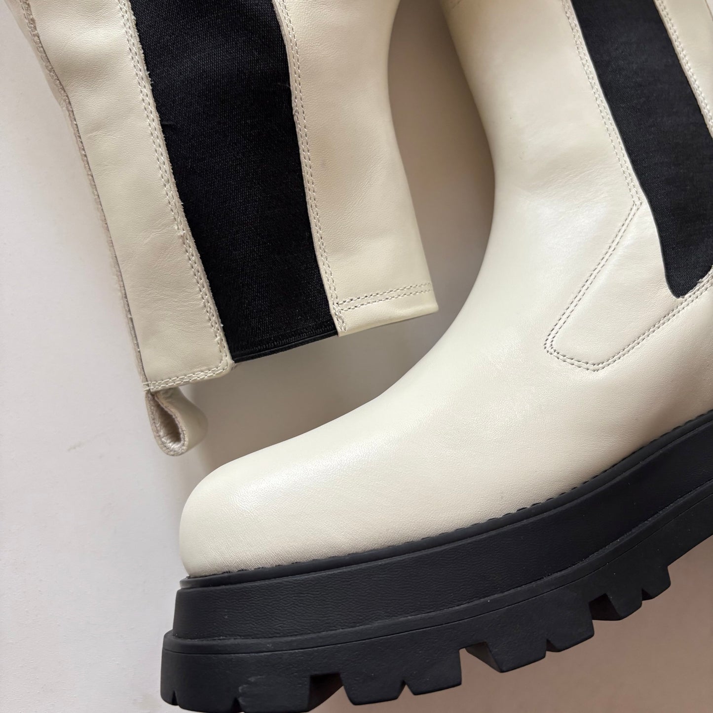 Boots Ankle Flats By Ash In Cream, Size: 10