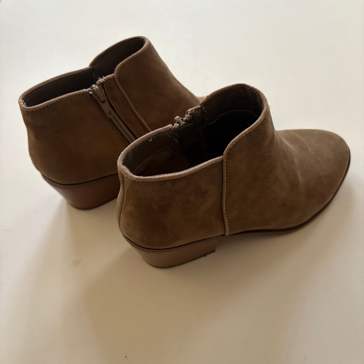 Boots Ankle Flats By Essentials In Brown, Size: 7