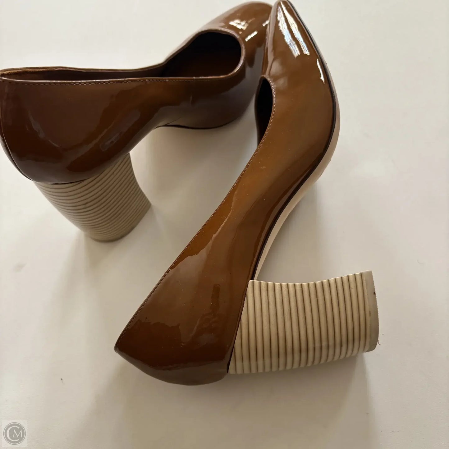 Shoes Designer By Tory Burch In Gold, Size: 9.5