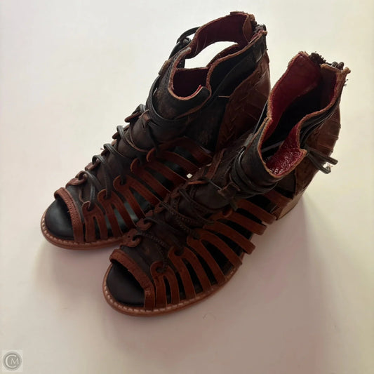 Shoes Heels Block By Freebird In Brown, Size: 8