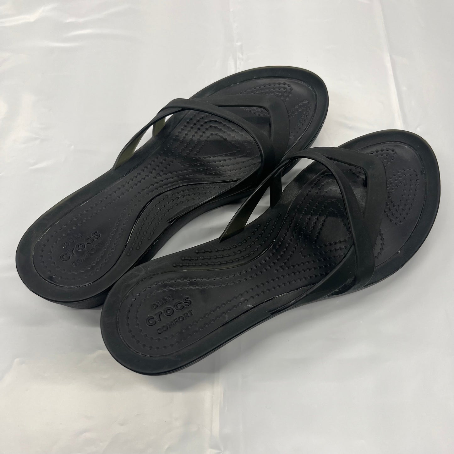 Shoes Flats Other By Crocs In Black, Size: 8