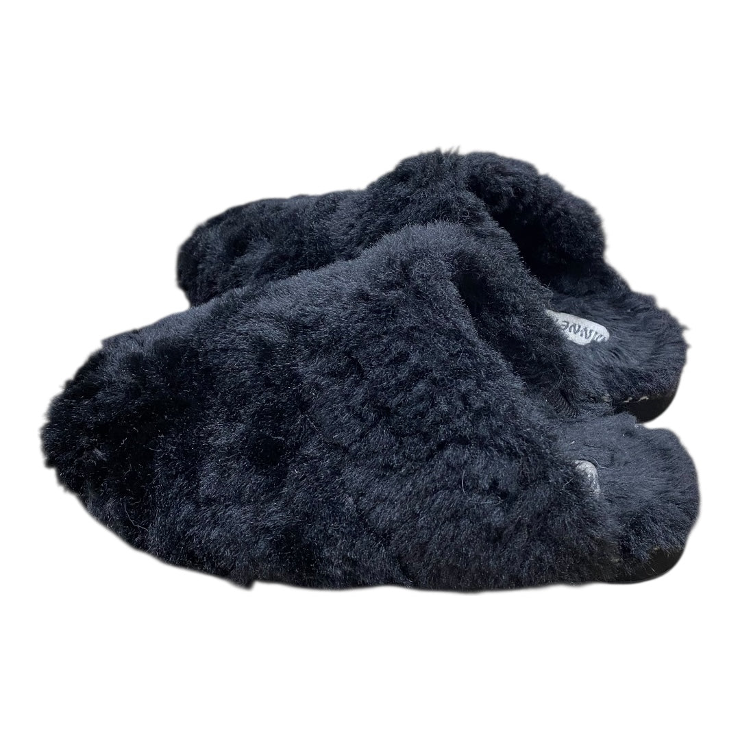 Slippers By Minnetonka In Black, Size:8