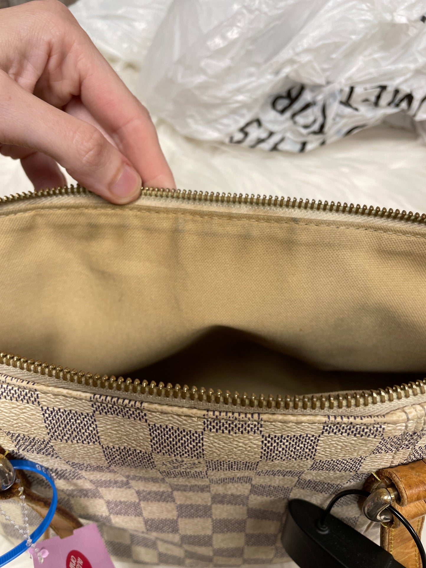 Handbag Luxury Designer By Louis Vuitton, Size: Medium