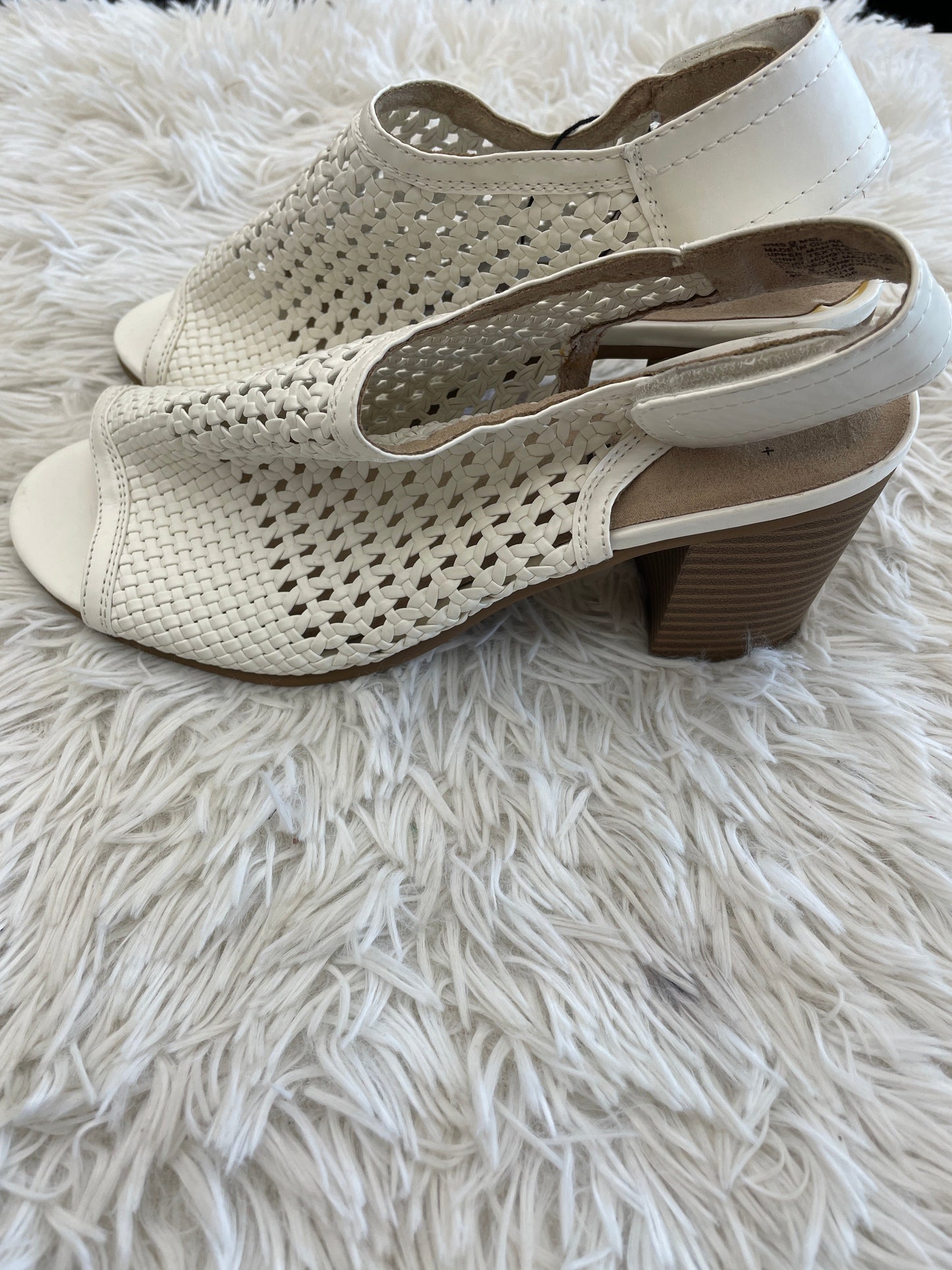 White Shoes Heels Block Sonoma, Size 9