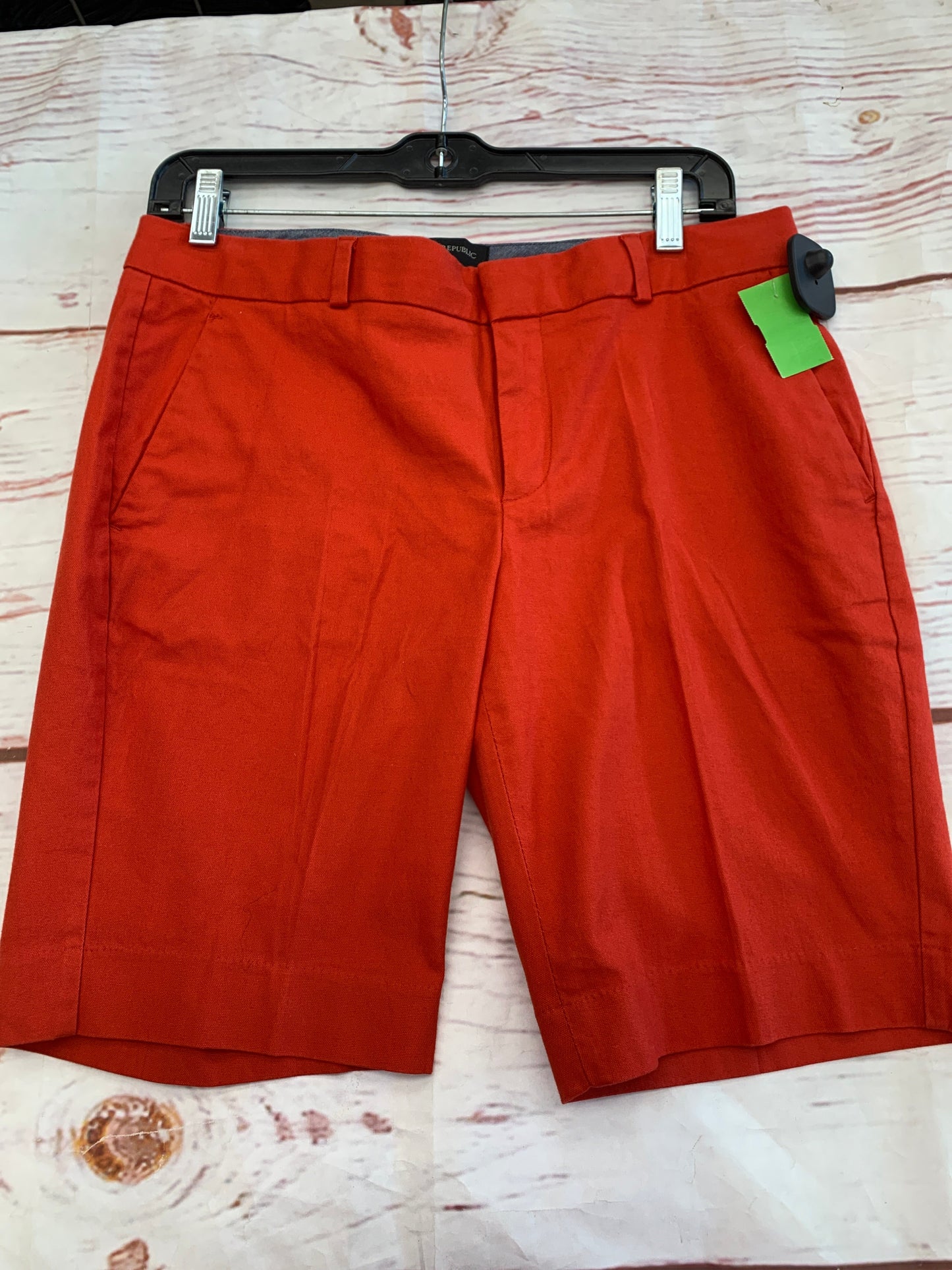 Red Shorts Banana Republic O, Size 4