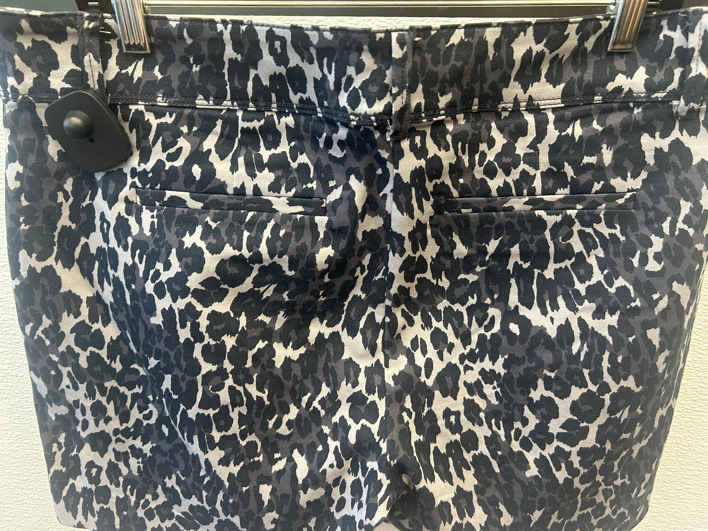 Shorts By Isaac Mizrahi  Size: 10