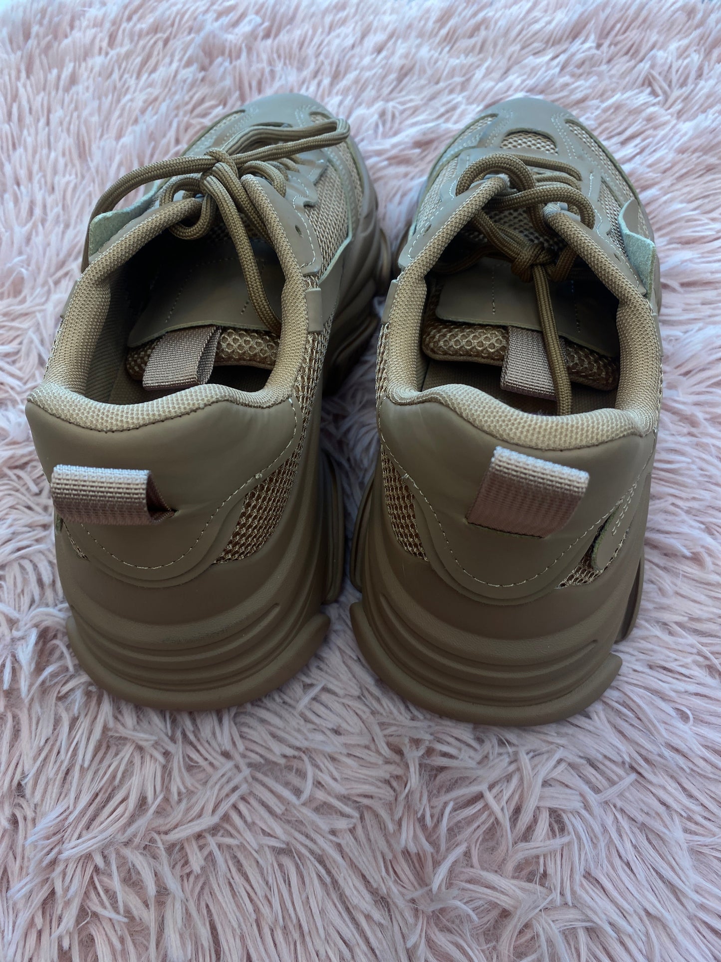 Brown Shoes Sneakers Steve Madden, Size 9