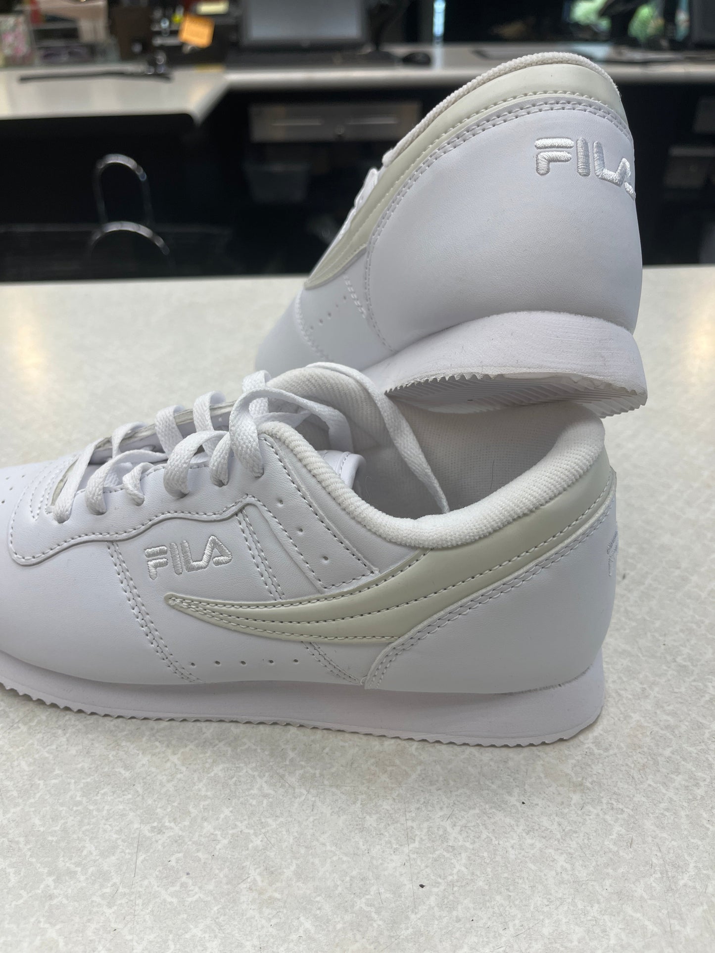 Shoes Sneakers By Fila In White, Size: 8