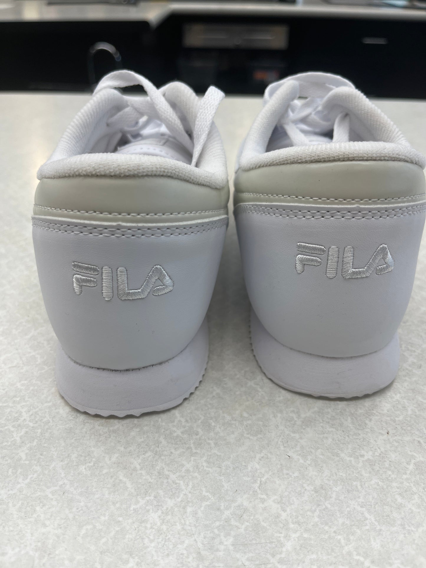 Shoes Sneakers By Fila In White, Size: 8