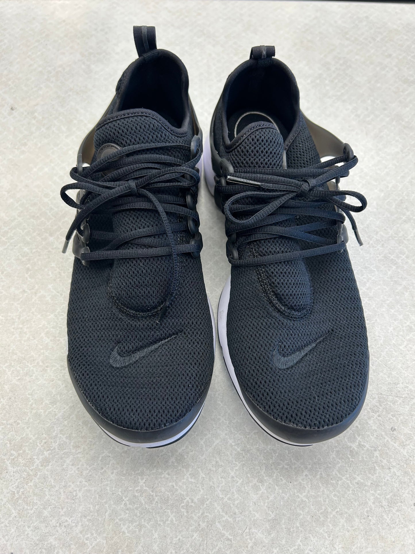 Shoes Athletic By Nike Apparel In Black & White, Size: 11