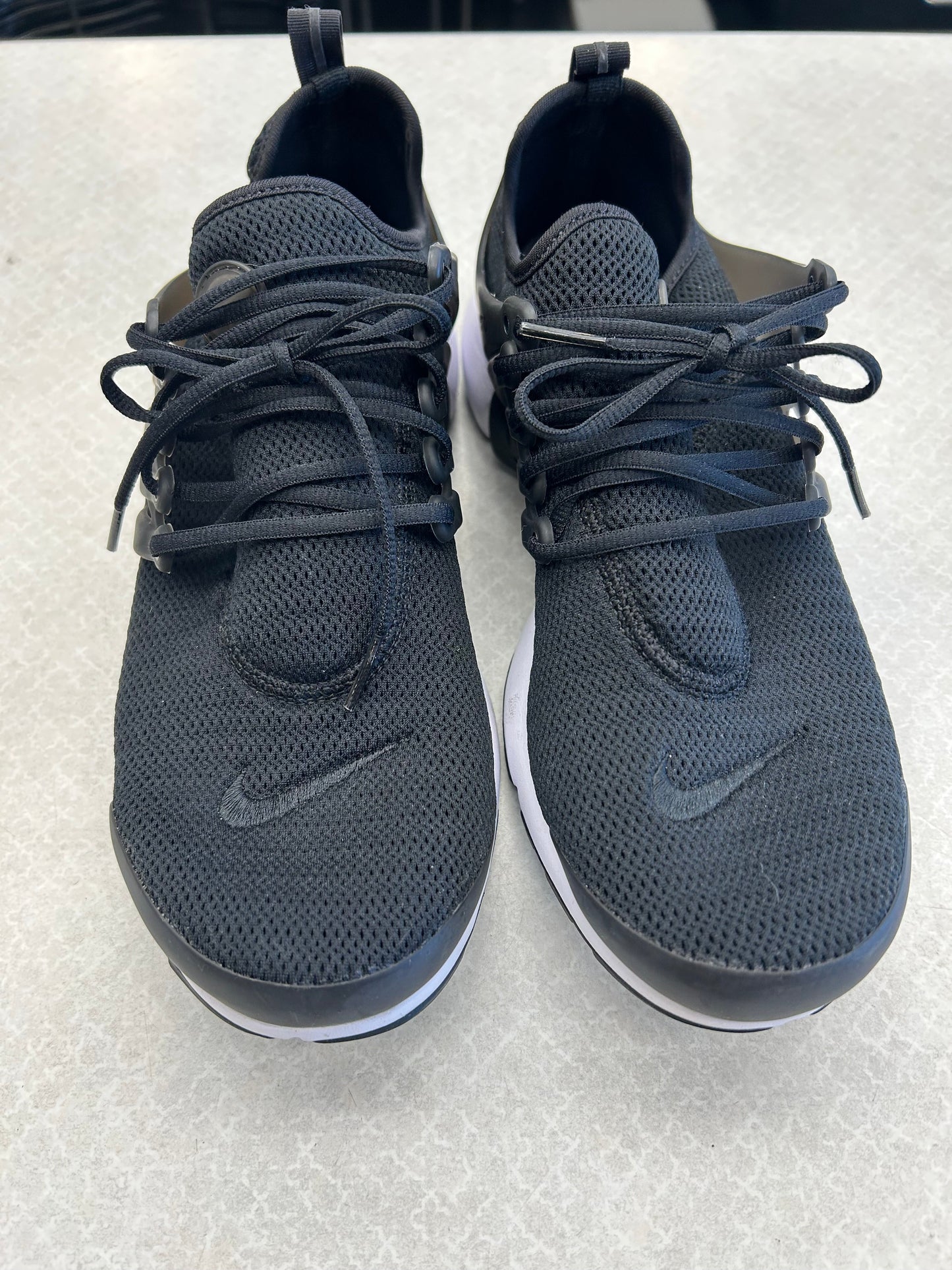 Shoes Athletic By Nike Apparel In Black & White, Size: 11