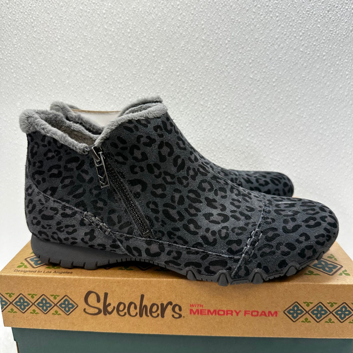Leopard Print Boots Ankle Flats Skechers, Size 9.5