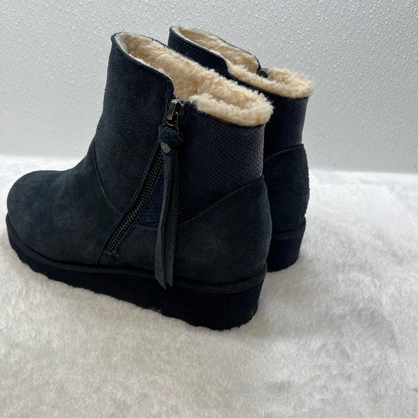 Boots Snow By Bearpaw  Size: 7