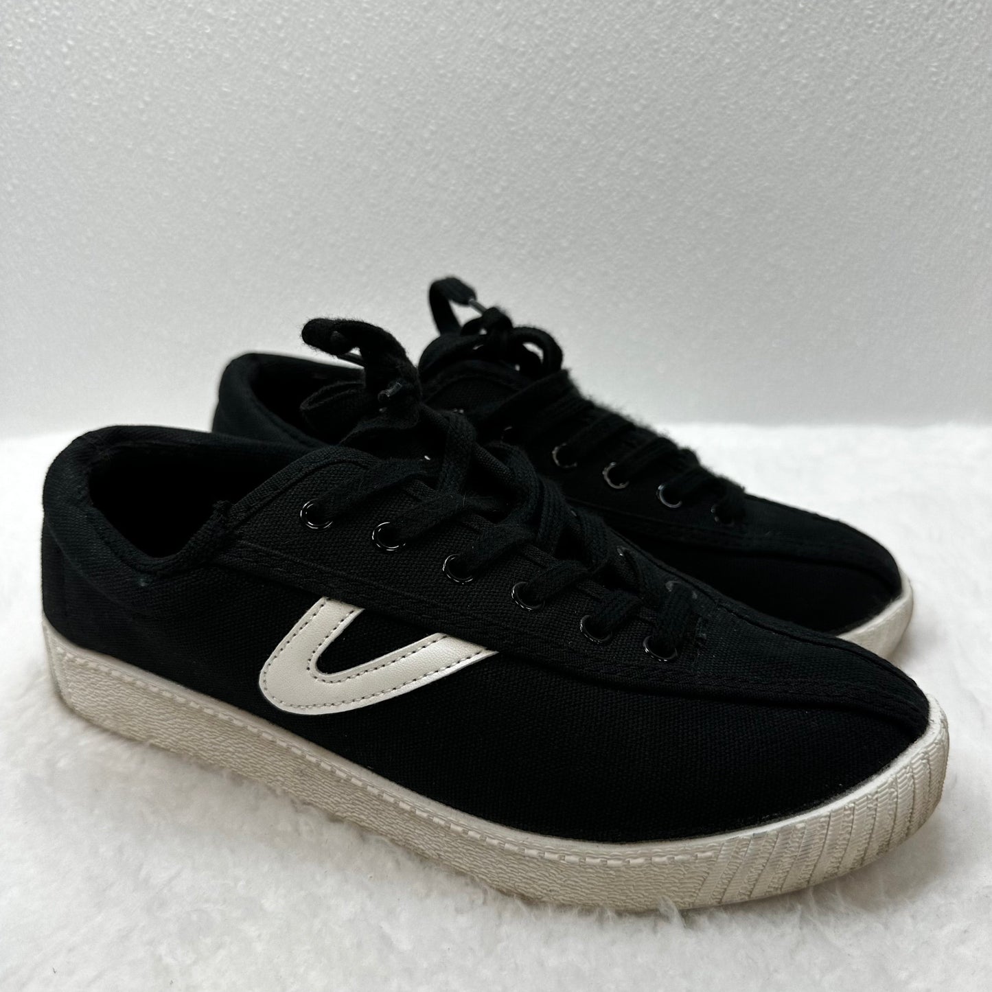 Black Shoes Sneakers TRETORN, Size 7