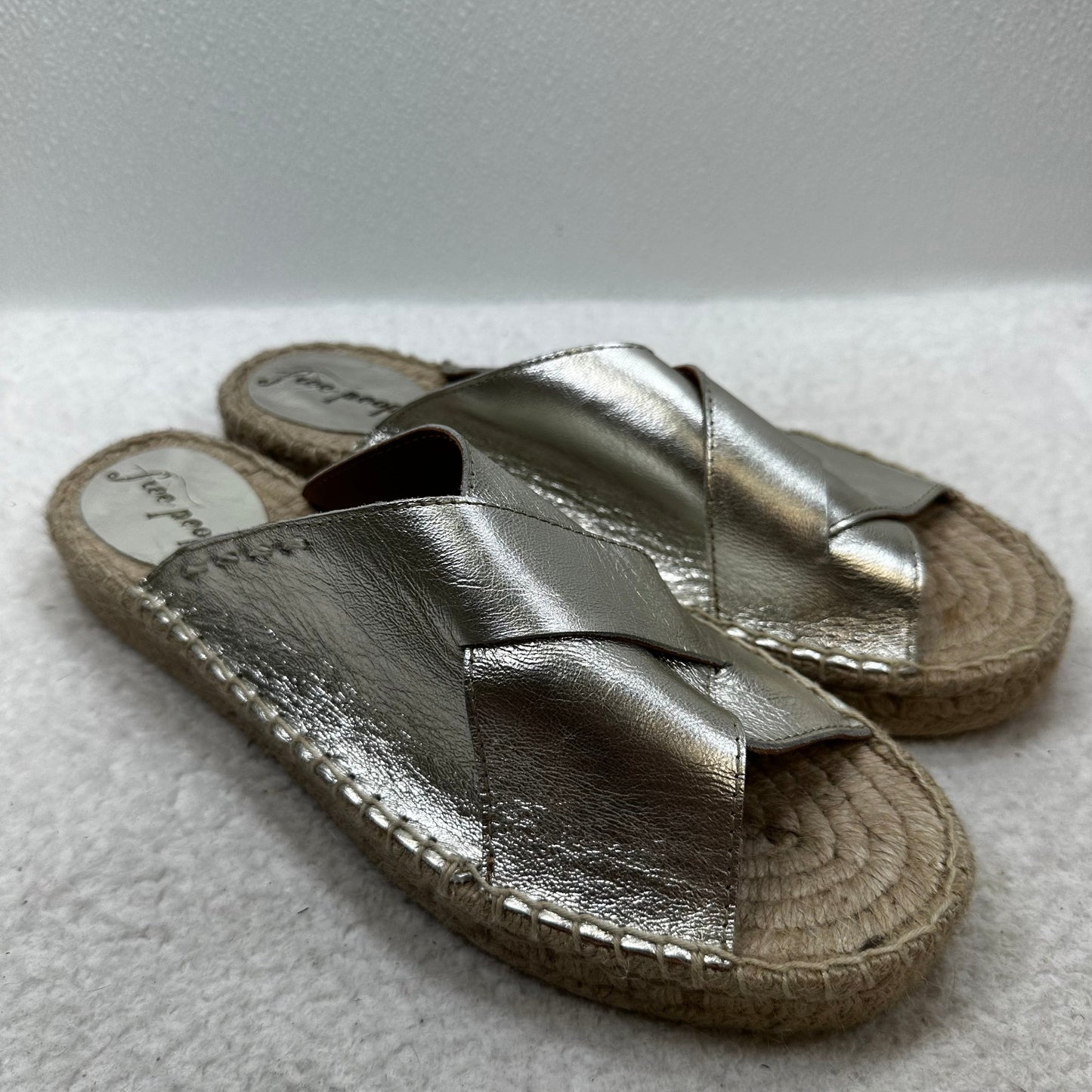 Sandals Flats By Free People In Silver, Size: 9