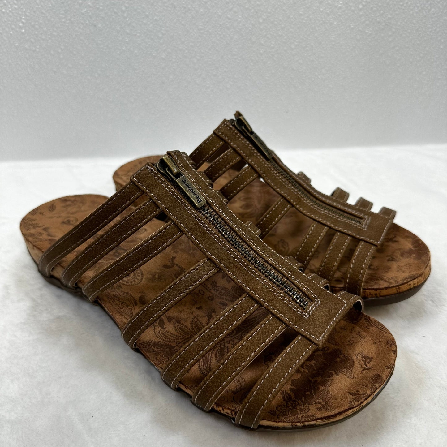 Sandals Flats By Bearpaw In Brown, Size: 9