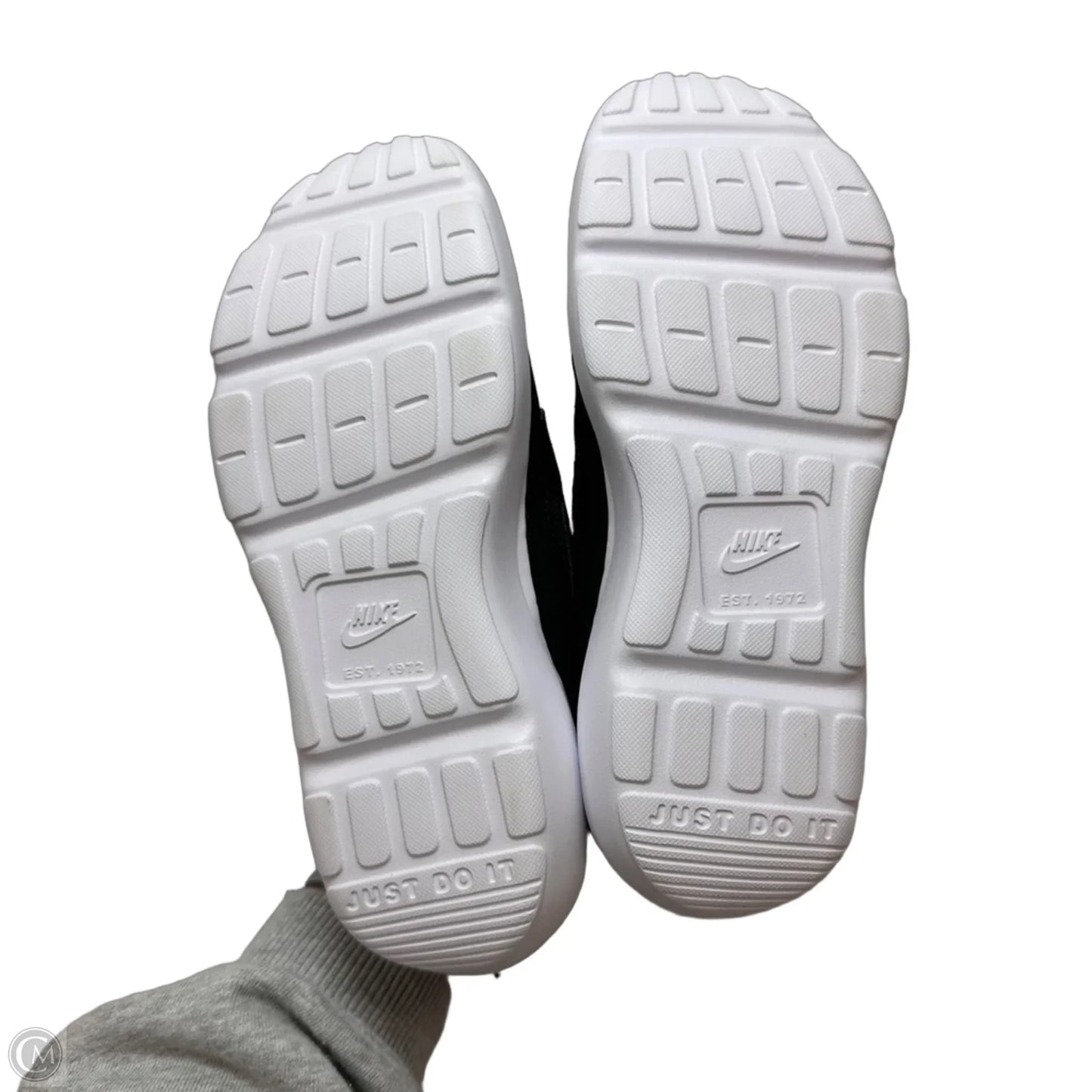 Shoes Athletic By Nike In Black, Size: 6