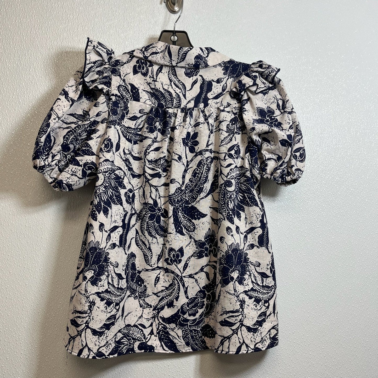 Top Short Sleeve By Clothes Mentor  Size: M