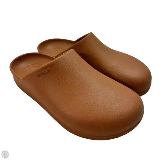 Shoes Flats By Crocs In Brown, Size: 9