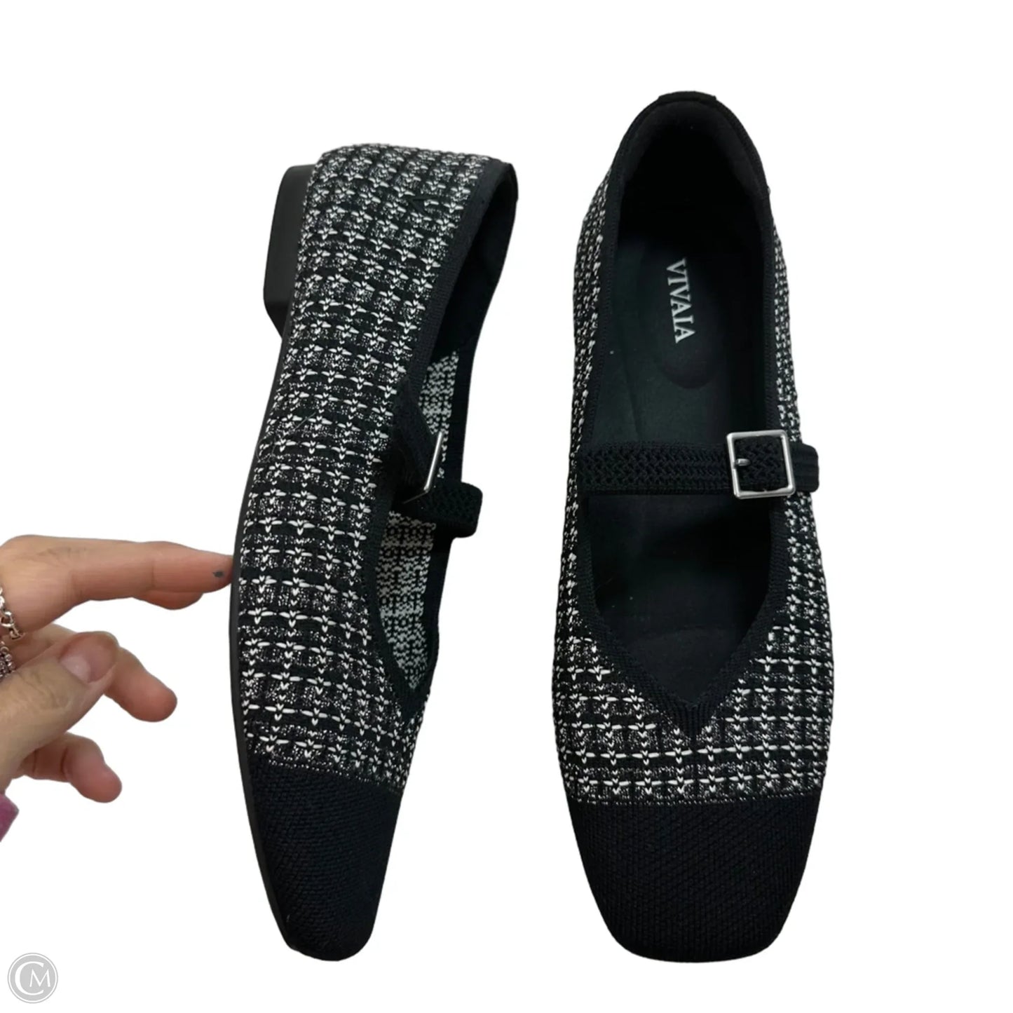 Shoes Flats By Vivaia In Black, Size: 9