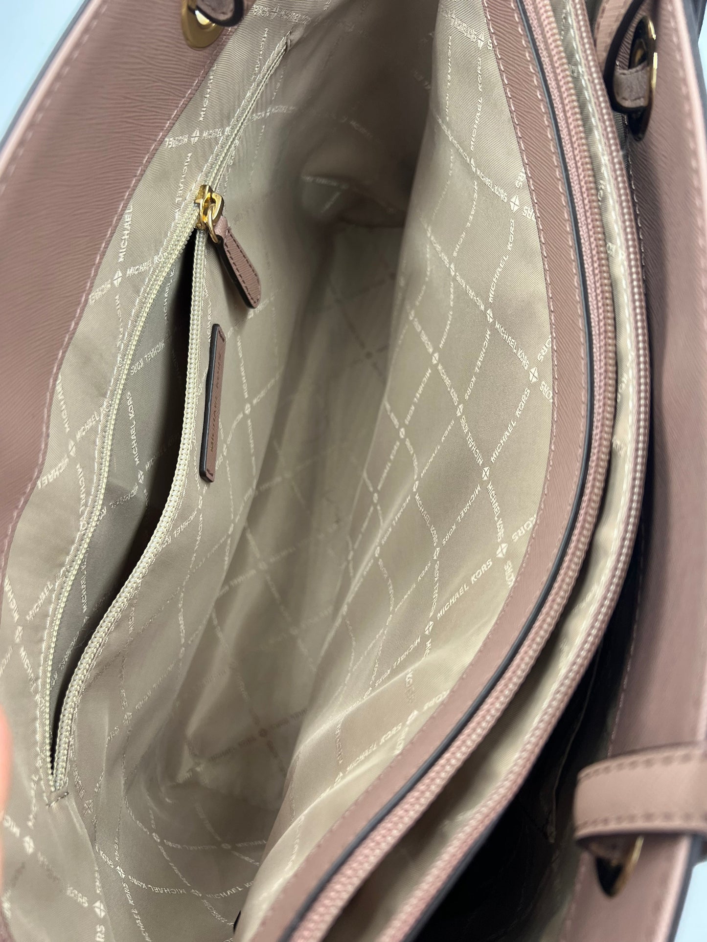 Like New!   Michael Kors Jet Set Zip-Top Tote