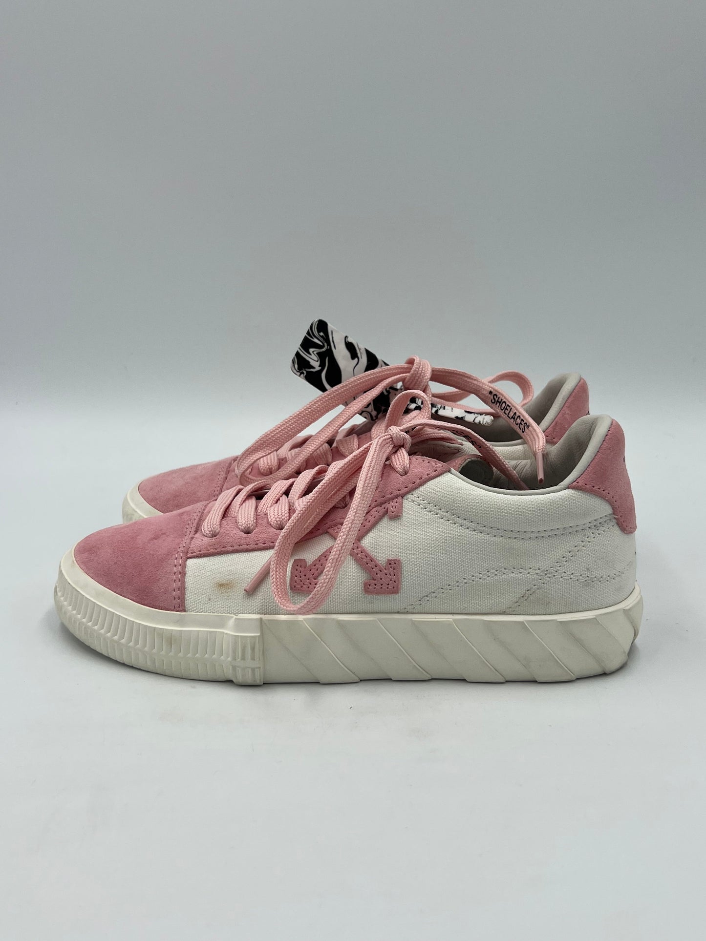 Off-White Shoes Designer Luxury Size: 7 / 37