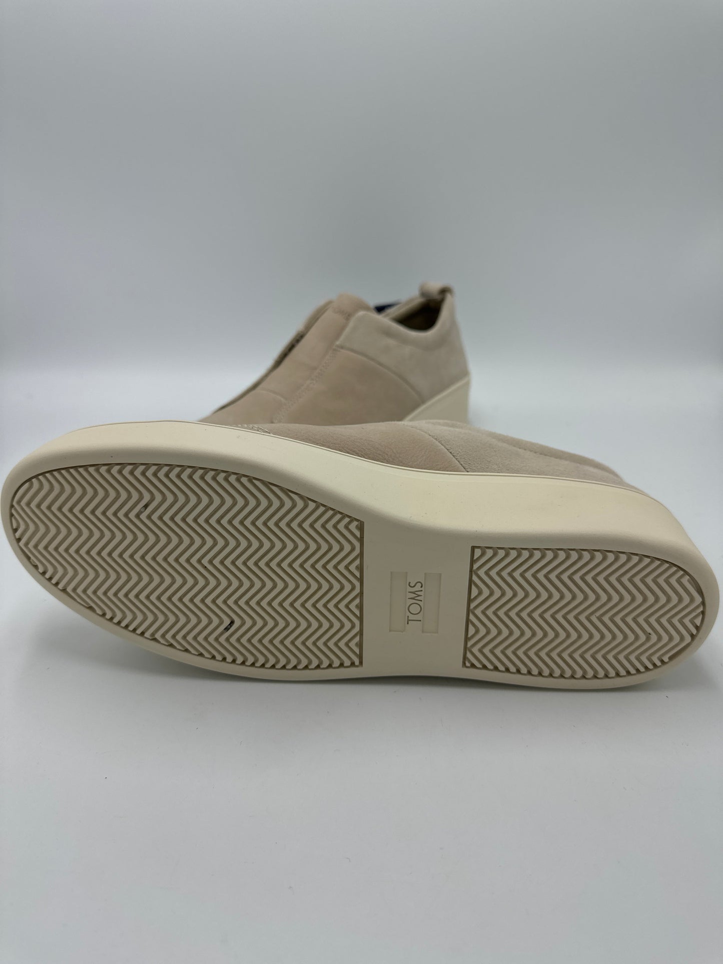 Shoes Flats By Toms In Beige, Size: 9.5