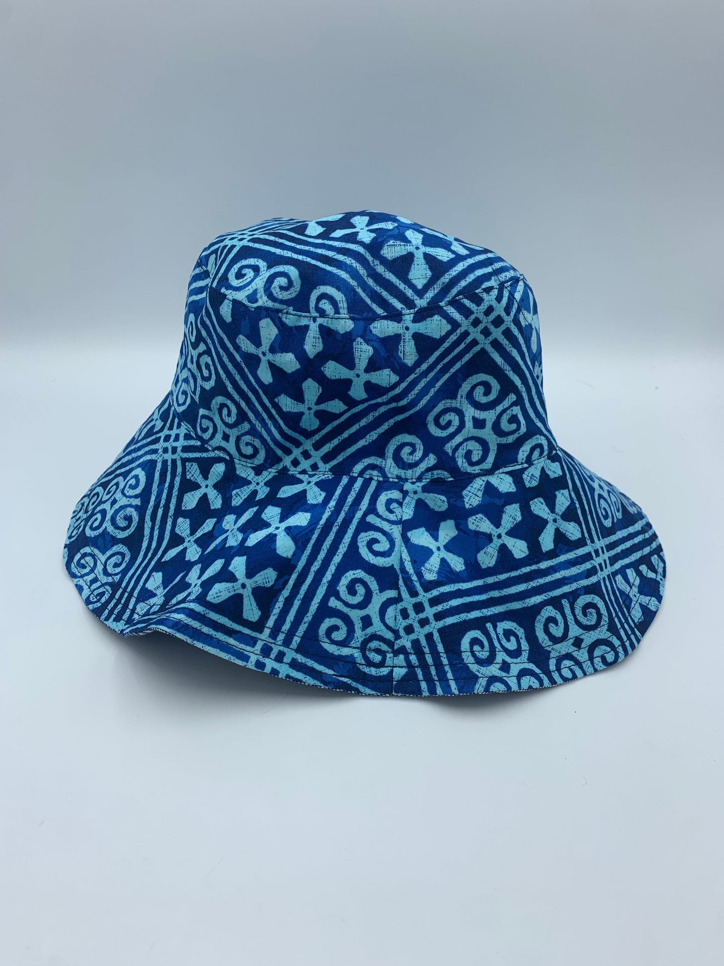 Reversible Hat Bucket Vera Bradley