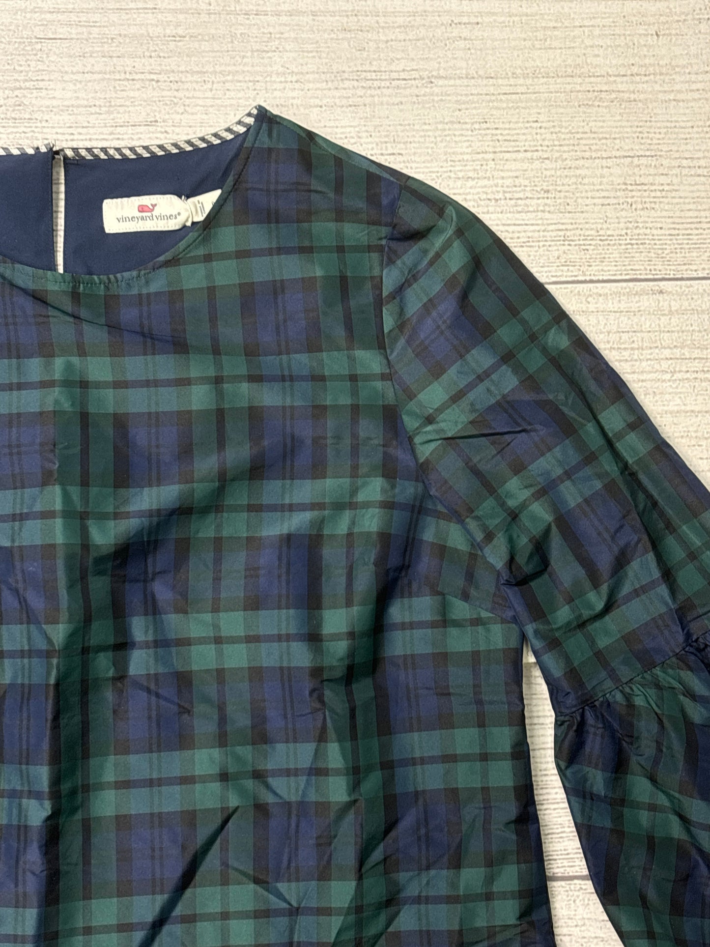 Top Long Sleeve By Vineyard Vines In Green Plaid, Size: M