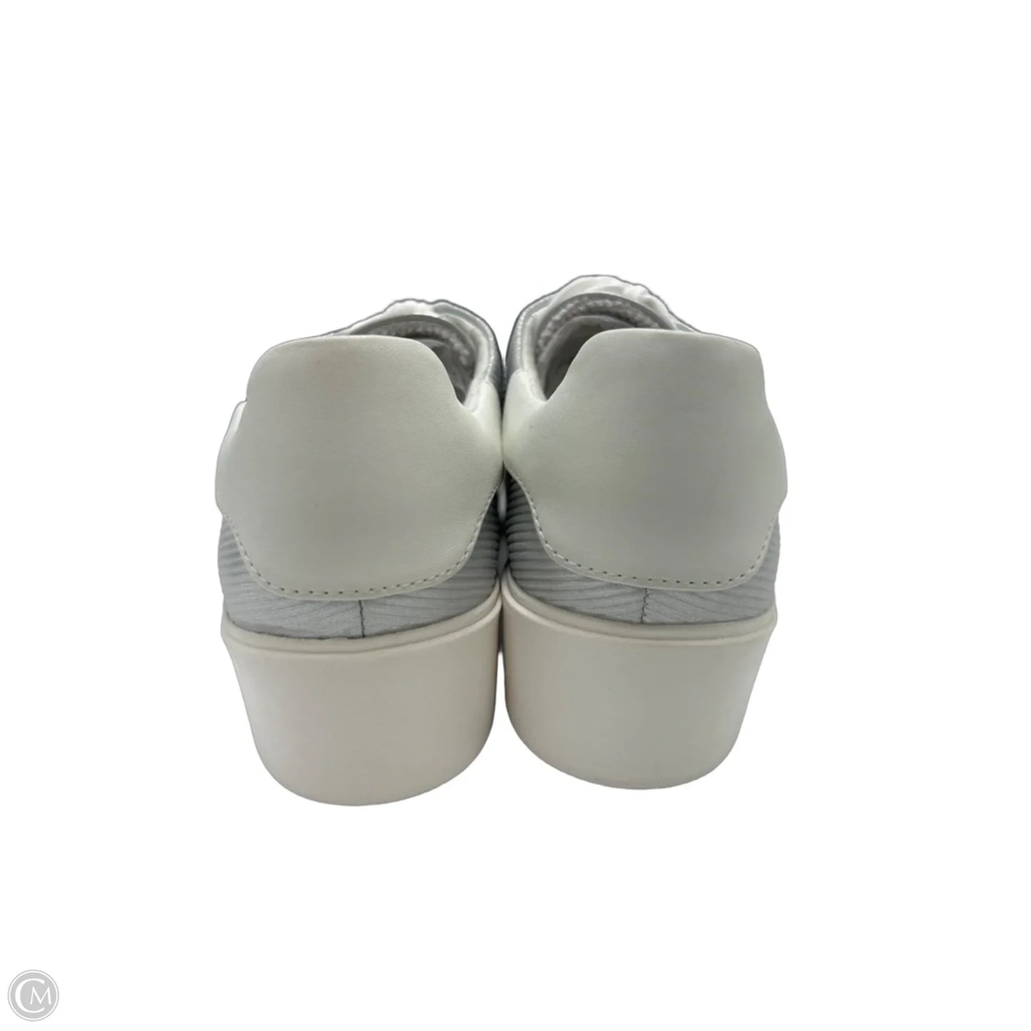 Shoes Athletic By Naturalizer In Silver, Size: 8