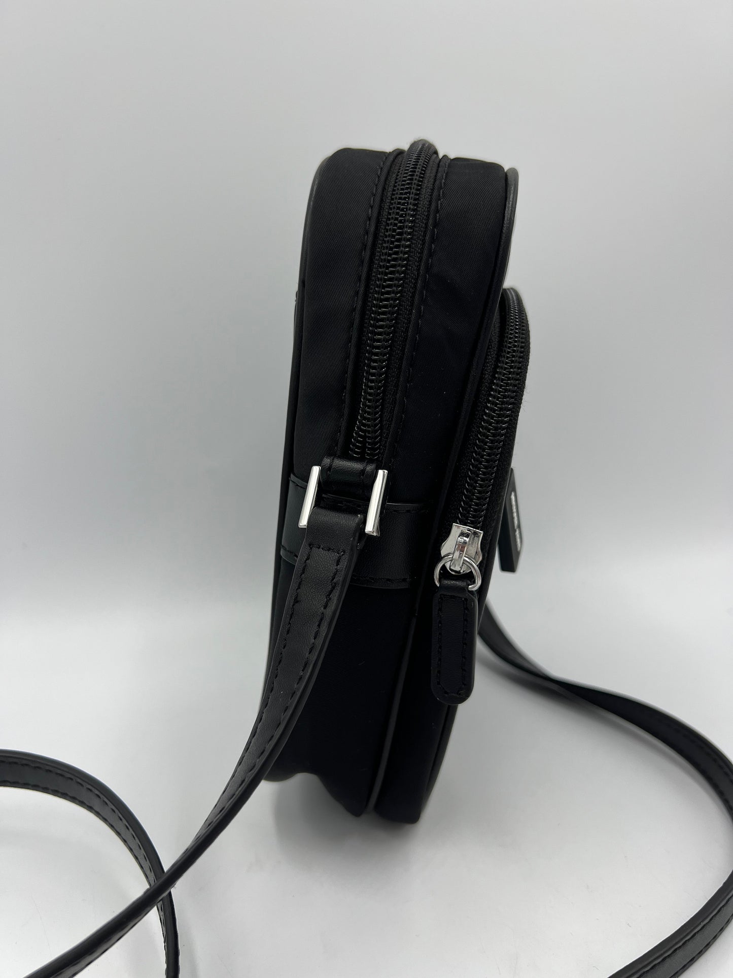 Like New! Crossbody Designer By Michael Kors  Size: Medium