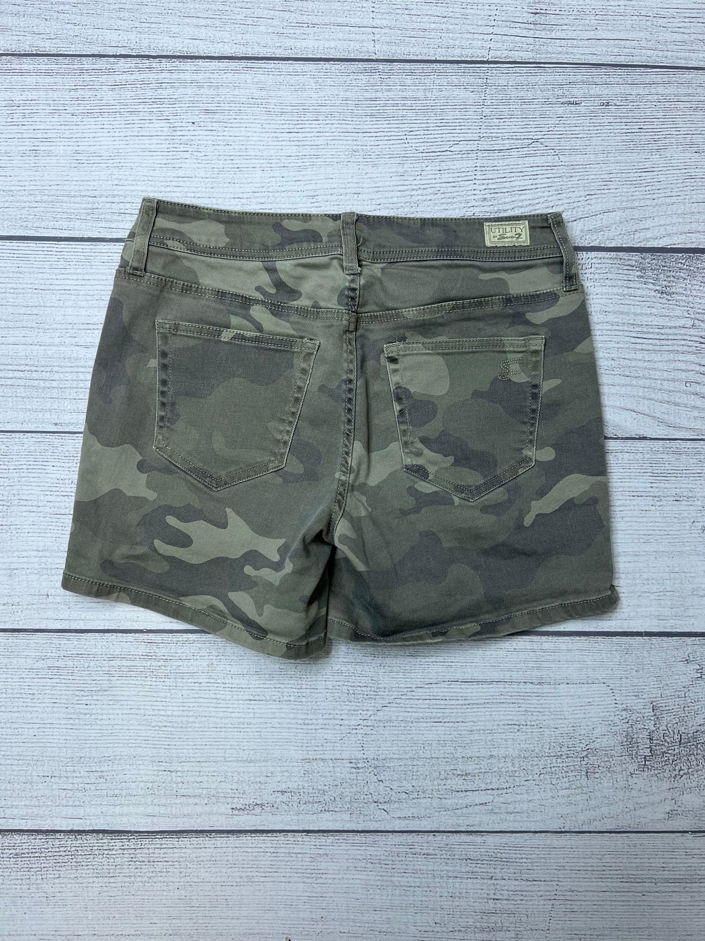 Shorts Designer By 7 For All Mankind  Size: 4