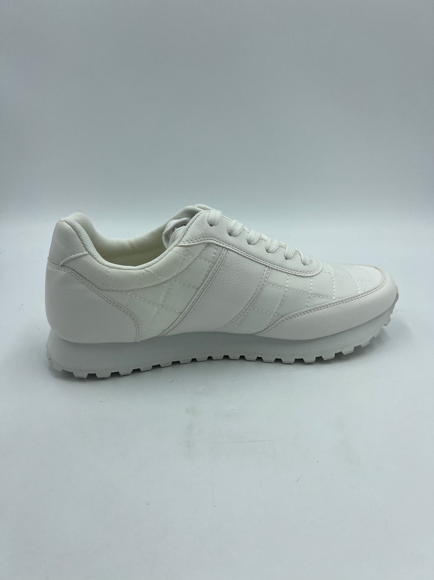 Shoes Athletic By Dirty Laundry In White, Size: 9