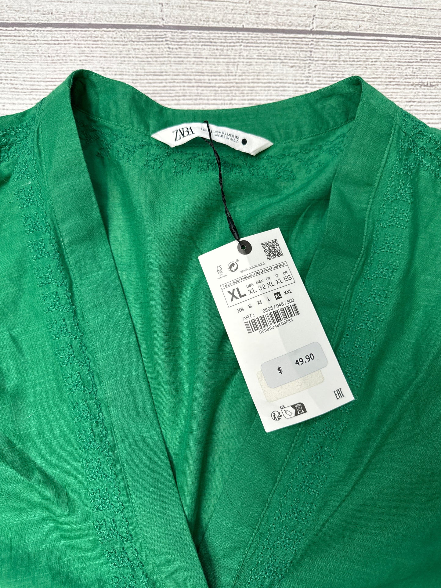 Top Long Sleeve By Zara In Green, Size: Xl