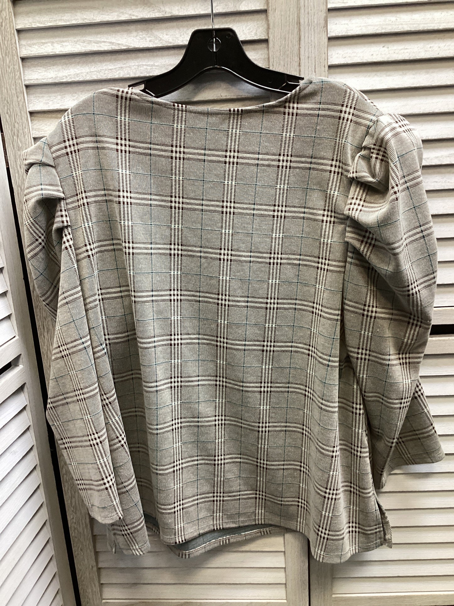 Top Long Sleeve By Cato In Plaid Pattern, Size: 18