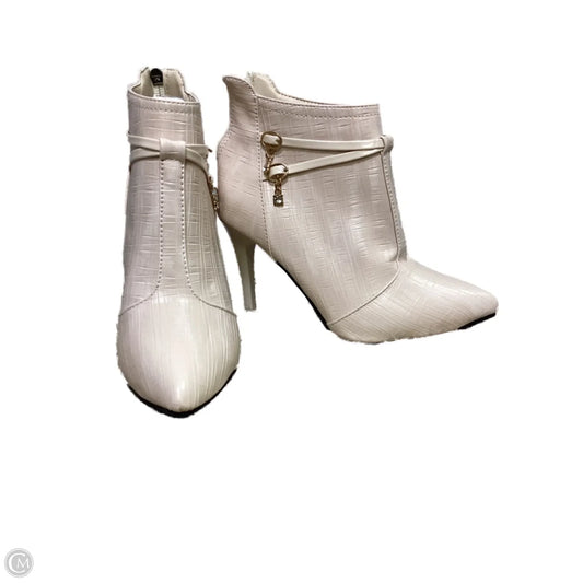 Boots Ankle Heels By Clothes Mentor In Cream, Size: 5
