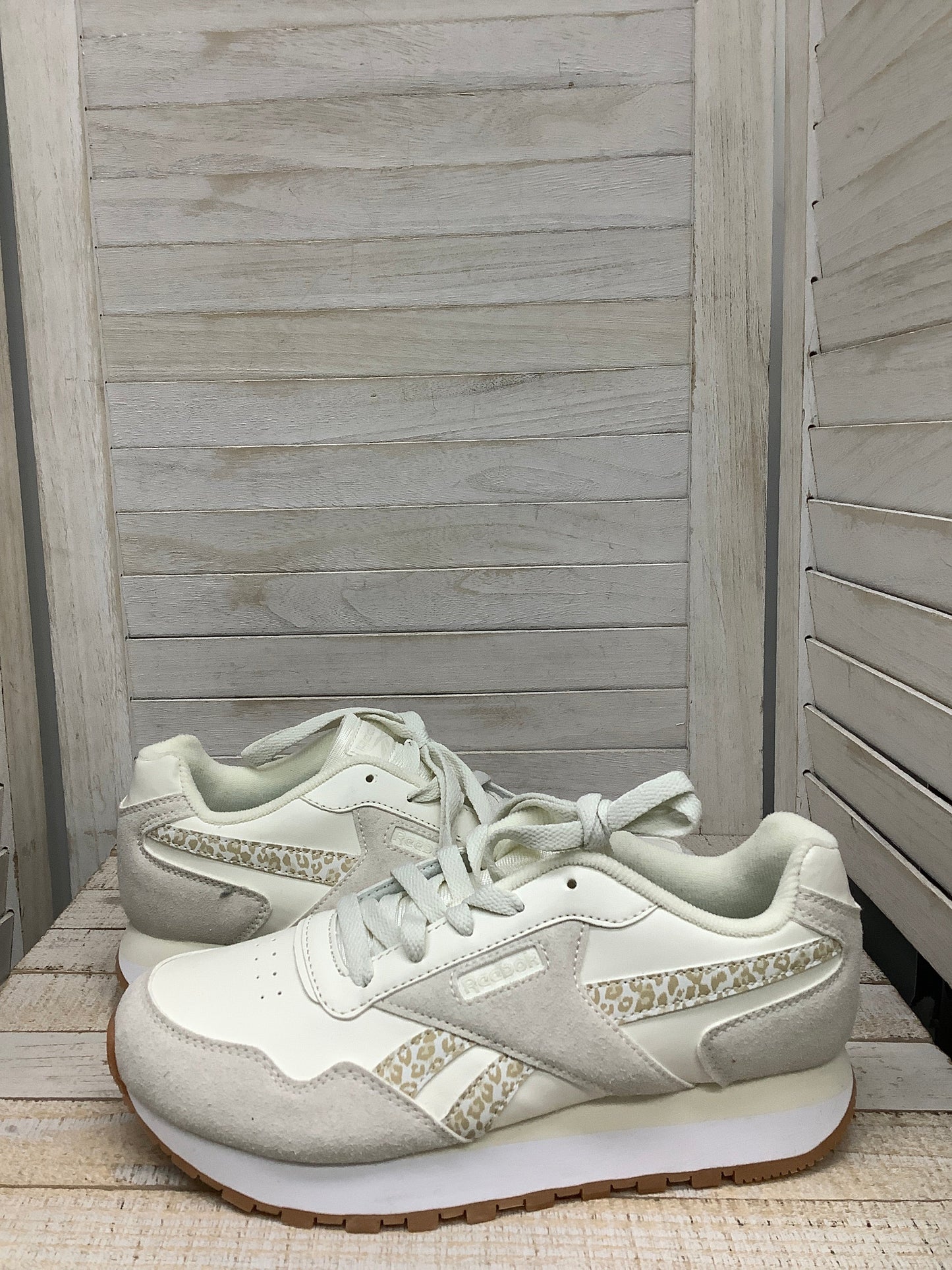 Shoes Athletic By Reebok In White, Size: 6