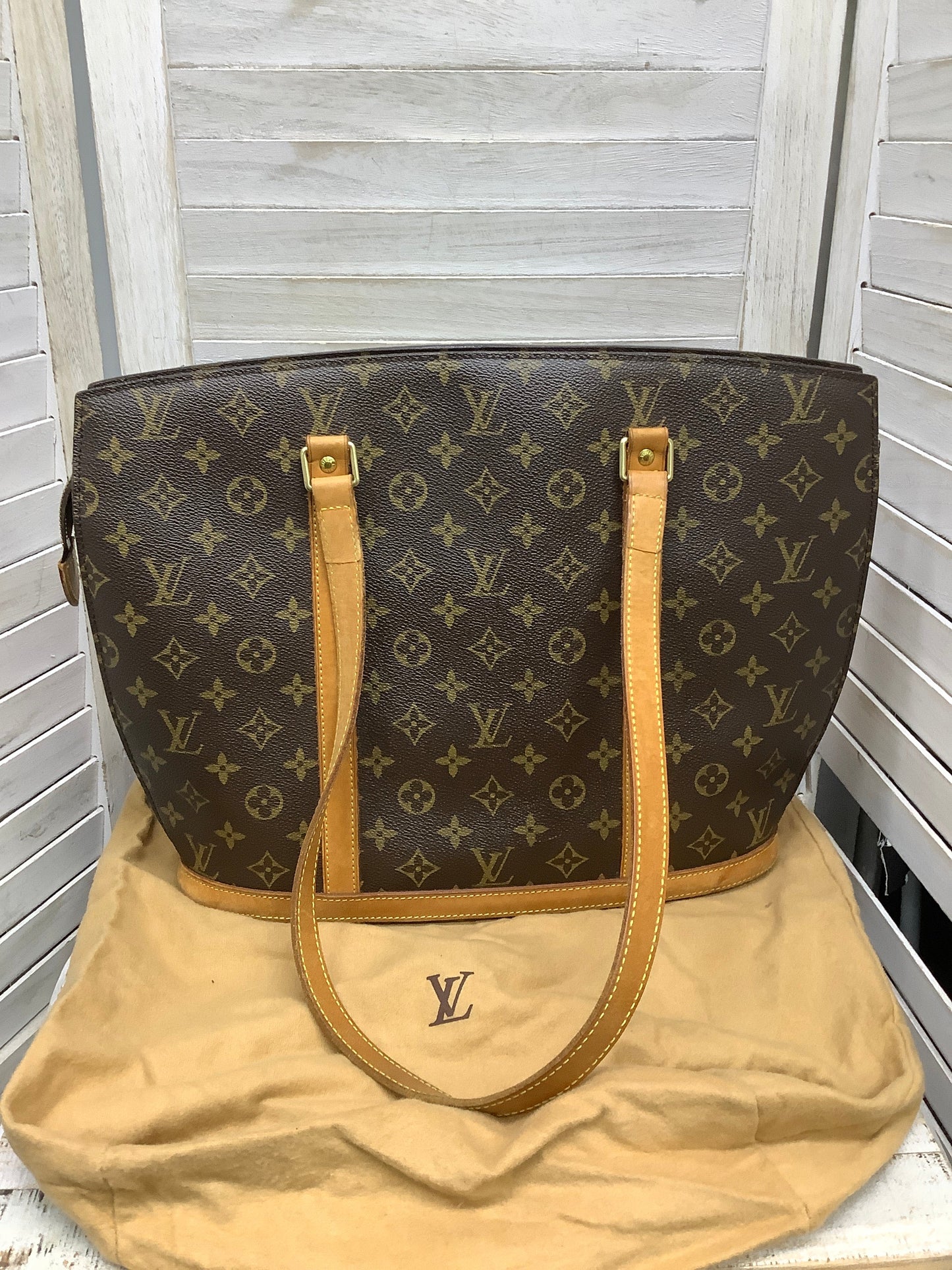 Handbag Designer By Louis Vuitton, Size: Large